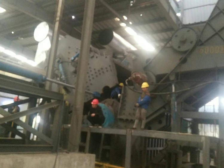 雙輥式廢鋼破碎機(jī)