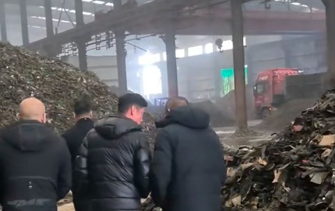 進入大型金屬再生企業(yè)參觀學(xué)習(xí)