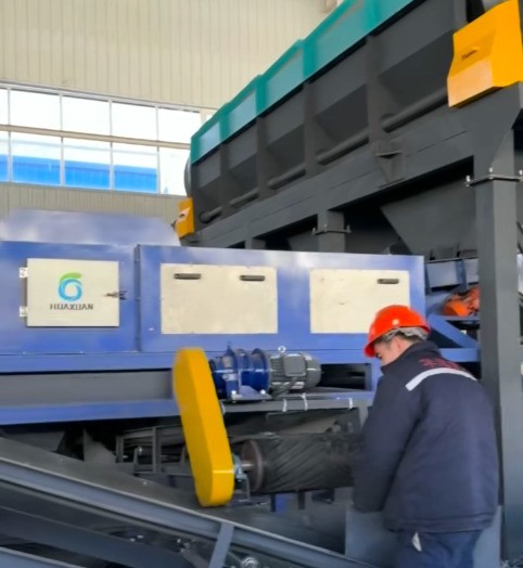 路友華選全套分選設(shè)備試機(jī)工作，在專業(yè)技術(shù)員的指導(dǎo)下有序開展。